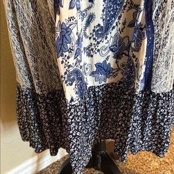 Umgee Elegant Blue and White Lace Dress - Picture 5 of 11